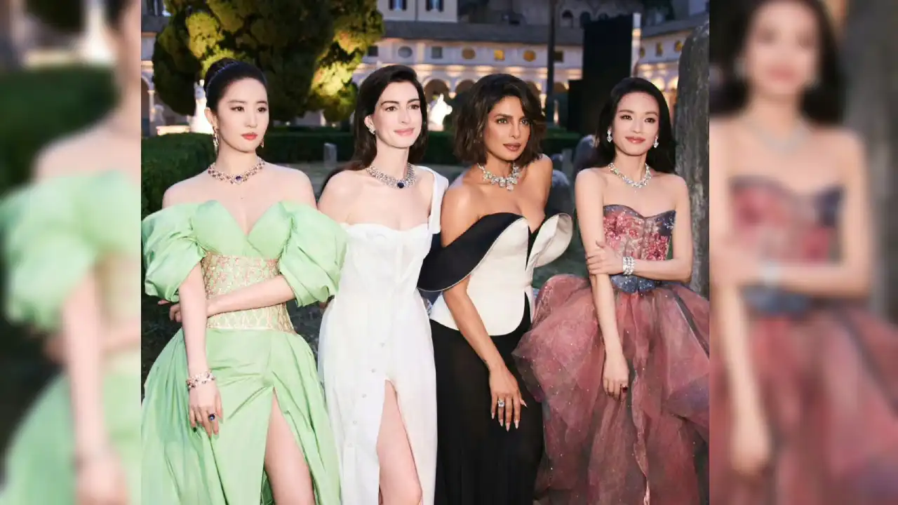 Anne Hathaway and Liu Pose with Yifai